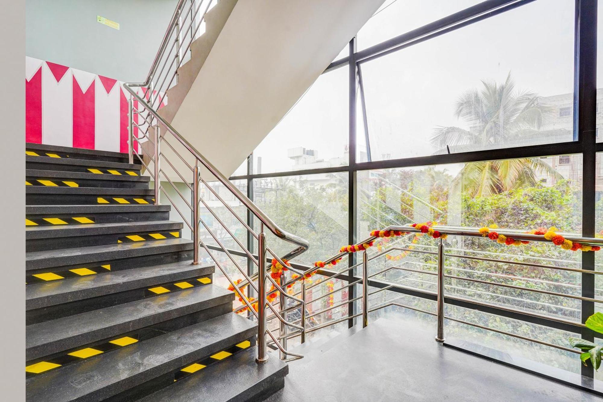 Super Townhouse Rr Nagar Hotel Bangalore Buitenkant foto